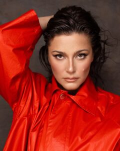 Actress Elysia Rotaru HD Photos and Wallpapers February 2025