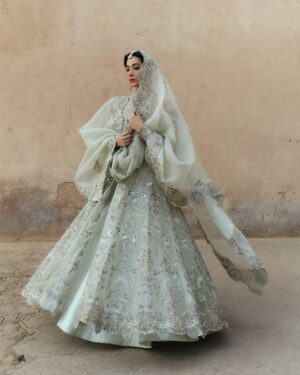 Eman Suleman Instagram - Suneeta Rao is an exceptionally beautiful woman with an equally beautiful voice. I fell in love with this song the first time I heard it, as a child, watching my older cousins twirl to its rhythm. They were dressed in matching angarkhas, each adorned with gotay ka kaam, but in different colors. Im still upset I didn’t get to wear one, I was very little, it didn’t matter. 
Toshi appa (@natthedevil) always finds the best music to dance to on menhdis. 
Anyhow, a friend called me a paree when I shared this picture, and the song has been etched in my mind ever since. 

@zarashahjahanbride photographed by @snaqvi 
Hair and makeup by @sunil_mua 
Styled by @yash645 
Art direction by @hashimali90