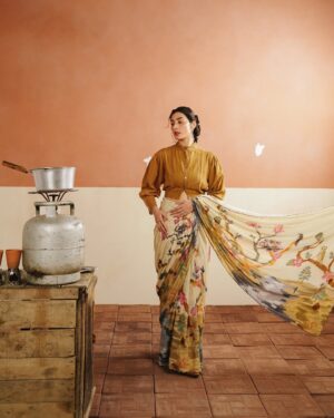 Eman Suleman Instagram - Cross border with @cord.in 🤍

Photographed by @sajallsajjad 
Styled by @haajira.ahmad 
Hair and makeup by @sunil_mua 
@theweekendstudio.pk