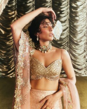 Eman Suleman Instagram - Despite all the healing, my disc slipped once again the night before this shoot, due to my own negligence. But when @kamiarrokni calls, only a fool would say no. 
I’m glad I persevered through the pain and brought this vision to life with an exceptional team. 

@thehouseofkamiarrokni, Soft Era.
Photographed by @snaqvi 
Styled by @meheksaeed 
Art direction by @moiz_tirmizi 
Hair and makeup by @sunil_mua 

Featuring dreamy beautiful birdies 
@richincolourandlife 
@noor_rashidd 
@dejaylazawal 
@sawerarajpootofficial
