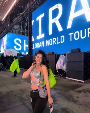 Emeraude Toubia Instagram - BRB, texting my 12-year-old self that we just met @shakira. She’s gonna lose it!! 🐺💎 #LMYNL #LMYNLWorldTourCDMX #LMYNLWorldTour