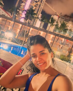 Emilia Ceballos Instagram - ✨ Nuevo ciclo, nueva energía ✨

Cada etapa trae su propia magia, sus aprendizajes y su transformación. Hoy me detengo un momento para agradecer lo vivido y dar la bienvenida a lo que viene, con confianza, con determinación y con el corazón abierto. 🌊💫

A veces, un cambio empieza con un susurro, otras veces con un salto al vacío. Yo elijo fluir, adaptarme y disfrutar cada paso. Porque la vida es así: un constante renacer.

Gracias, universo. Gracias, vida. Gracias a ustedes por acompañarme en cada camino. 🤍

#NuevoCiclo #Renacer #Fluir #Agradecida #NuevaEtapa