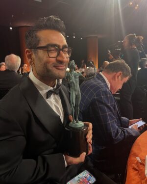 Emily V. Gordon Instagram - So so proud of @kumailn for winning a SAG Award yesterday for @onlymurdershulu! 

Hair: @stevenmasonlife 
Makeup: @nicolewittman

And for the people asking, the tat on my side in slide two is a pattern of what antibodies look like, designed and tattooed by @chaos.symmetry. My body doesn’t make them, so I thought getting them tattooed on myself was appropriate.