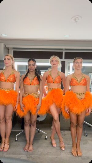 Emma Slater Instagram - WE ARE READY PHILLY (also congrats you guys on getting to the Super Bowl!) #DWTS @jennajohnson @ryleearnold1 @daniellakaragach @brittbenae WHOS AT THE SHOW!!!!!???