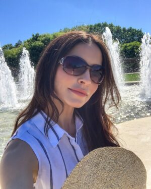Emmanuelle Vaugier Instagram - Always find your sunshine.
.
.
.
.
.
.
.
.
#2025Mindset #Sunshine #Shades
#SunhatMoment #emmanuellevaugier