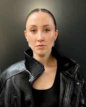 Erin Doherty Instagram - Adolescence press.

March 13 @netflixuk 

Thank you to these gems:

@aimeecroysdill Styling
@carolinebarnesmakeup Makeup
@thebradylea Hair
@publiceyecomms