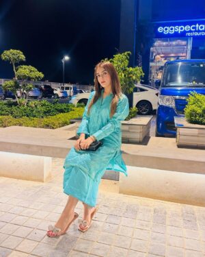 Esha Shah Instagram - کیوں تیری حسرت ہا ہر خواہش سے بھر کر مجھے 🍂🖤
.
JUMMAH MUBARIK ♥️