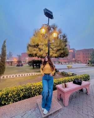 Esha Shah Instagram - i’m a social vegan , i avoid meet .🌚 🍂