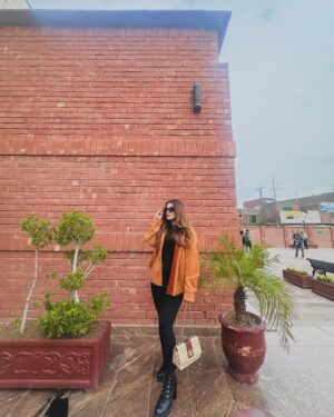 Esha Shah Instagram - اکیلے رہنا ایک نشہ ہا اور آج کل میں اس نشے میں ہوں 😩