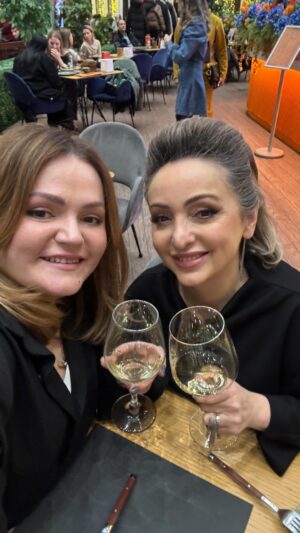 Eteri Beriashvili Instagram - Счастье - это когда ты на концерте горячо любимого артиста, когда ты знаешь практически все его песни и не устаешь им восхищаться! @alexchumakoff обожаю твою душу! Больше половины концерта я простояла у сцены! И ни на секунду не почувствовала усталость! Танцевала как подросток! @masha.kutueva спасибо за самую душевную компанию!