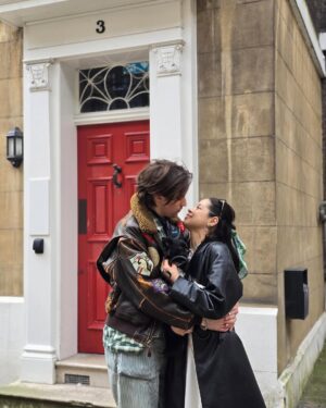 Eva Noblezada Instagram - I am texting this caption as a friggin Fiancé!!!!! 😭😭😭 
To my betrothed,
@reevecarney you are perfect and this past weekend in London was perfect!!!! I am so thankful our family was there because of you!! 😭❤️‍🔥🎉🫶🏽🥂♾️ To the grave and beyond my love!!!!! 🥹🥰🥰🥰🥰🥰🥰🥰 I love you!!! 🎉🥂✨♥️♥️♥️♥️
(Last pic taken by @fablesintheair 6 years ago 🥹) 
Love you familia so much!!! @mamasmurf5 @ianthearcher @zanecarney @poopmcgee @adrianafstan ♥️♥️