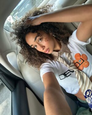 Eva Ruiz Instagram - Celebrando mi cumple asiii🤍🥳♒️