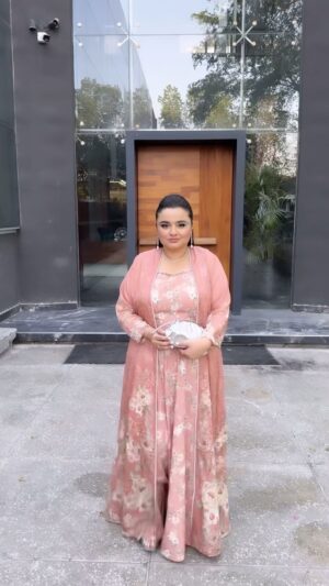 Faiza Saleem Instagram - GRWM in Islamabad, Karachi and Lahore 💄

Lahore outfit: @lulusaronline 

#faizasaleem #comedy #funnyvideos #karachi #pakistan #fyp #viral #explore #trending #relatable #lahore #islamabad #grwm