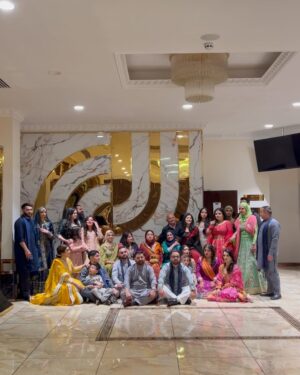 Faiza Saleem Instagram - Reuniting with family from all over the world for nephew’s wedding >>>>

Please say a prayer for my family. 🤲🏻

Event: Mehndi
Location: @grandsapphirelondon 
Makeup: @makeupbysamsabri 
Outfit: @mariyamdrizwan 

#faizasaleem #familyweddimg #london #cousins #pakistan #reunion #family