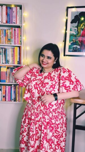 Faiza Saleem Instagram - THE MOST DREADED STRAP IN THE WORLD 👀

#faizasaleem #comedy #funnyvideos #karachi #pakistan #fyp #viral #explore #trending #relatable #strap #brastrap #ladyproblems