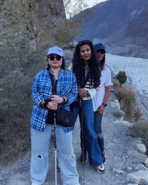 Faiza Saleem Instagram - Day 2 in Hunza

1. Went to Hussaini Bridge which none of us crossed. 
2. Did a trek to Passu Glacier and watched the sunset there.
3. Felt like we had done too much cardio on the trek so had to have chai pakoras to compensate.
4. Since we were running out of time, we then had dinner at @yakgrillpassu 
5. After several meals, we headed back to @luxushunza for the night 
6. Wanted to do skincare with the girls which is why I ended up looking like a Russian Smurf with my hot chocolate. 
7. This was probably my favourite day in Hunza. 

#faizasaleem #Hunza #girlsonholiday #travel #pakistan #tourism