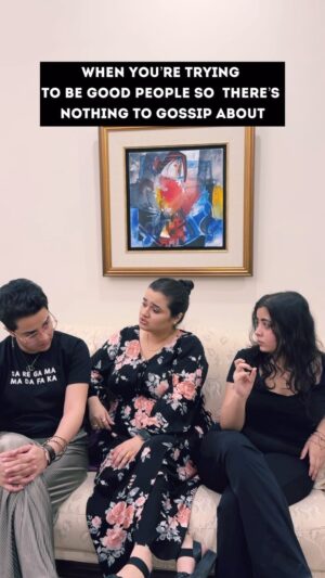 Faiza Saleem Instagram - WHEN YOU’RE TRYING NOT TO BITCH ABOUT PEOPLE🐍

We may have run out of gossip but we still have a million jokes to tell tomorrow!

Come to our comedy 8-10 PM @habittcity! Tickets are Rs.1500 each and available for sale at the show entrance tomorrow 7 pm onwards! Open to everyone aged 16 and above. 

#thekhawatoons #comedyshow #karachi #allfemalcomedytroupe #habittcity #laughoutloud #friday