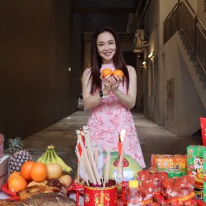 Fann Wong Instagram - 初九 开工拜拜🧧🎉 

@aiainbaby 
@honghuifang 
@catwalktaiwan 
@catwalkasia 
@cheekymiang 
@huiqinggg