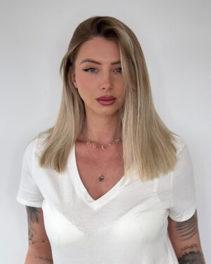 Fanny Salvat Instagram - ✨ Moi, c’est Fanny ! ✨

Femme, entrepreneuse et passionnée, j’ai bâti plusieurs entreprises florissantes avec une seule conviction : oser, croire en ses ambitions et créer son propre chemin. 💪✨

L’entrepreneuriat féminin, c’est bien plus qu’un défi, c’est une force. Chaque femme qui se lance, qui croit en son projet et qui se donne les moyens de réussir contribue à changer les règles du jeu.

Si tu es une femme qui entreprend ou qui rêve de le faire, sache que tout est possible avec de la passion, de la détermination et du travail et je suis là pour t’aider. 🚀

J-5 avant le lancement de BIRLS 🙈 

Dis-moi, quelle est ta plus grande ambition ? 💬

#EntrepreneuriatFéminin #WomenInBusiness #GirlBoss #BusinessWoman #FemmesAmbitieuses #Réussite #LeadershipFéminin #OsezEntreprendre #Motivation #Succès #IndépendanceFinancière #MindsetPositif #Inspiration #EntreprendreAuFéminin