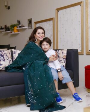 Fatima Effendi Instagram - Eid ❤️
📸 @shahidmufti_official