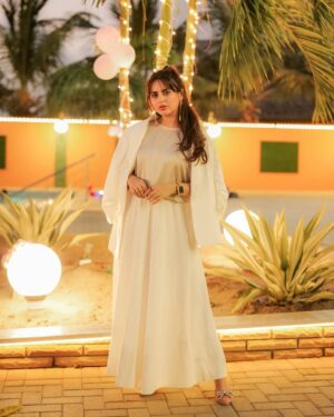 Fatima Effendi Instagram - Be a woman of substance in a world full of trends 💋🥂👠🧚‍♀️

📸 @weddingsbykhushnood