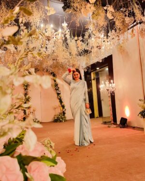 Fatima Effendi Instagram - Tera level nahi hai mere yaar warga 🔥💘

Photography @almirarsalanofficial 
👗 @amnaismail.official