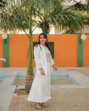 Fatima Effendi Instagram - Be a woman of substance in a world full of trends 💋🥂👠🧚‍♀️

📸 @weddingsbykhushnood