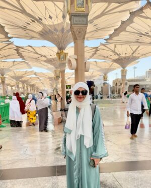 Fatima Effendi Instagram - Nabi(SAW) ke sheher se Jumma Mubarak 🤲🏻💕