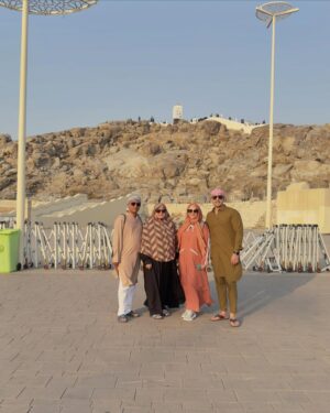 Fatima Effendi Instagram - Jabal al Rehma 🗻💕
Where Hazrat Adam (AS) and Bibi Hawwa met and were granted forgiveness by Allah SWT.

قَالَا رَبَّنَا ظَلَمْنَا أَنفُسَنَا وَإِن لَّمْ تَغْفِرْ لَنَا وَتَرْحَمْنَا لَنَكُونَنَّ مِنَ الْخَاسِرِينَ﴾
[ الأعراف: 23]

They said, "Our Lord, we have wronged ourselves, and if You do not forgive us and have mercy upon us, we will surely be among the losers."