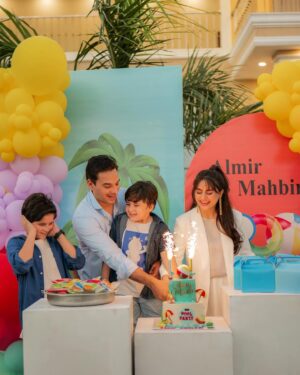 Fatima Effendi Instagram - SPLISH SPLASH, IT’S BIRTHDAY BASH!! 🏊‍♂️

"Splashes, laughter, and endless fun! 🌊🎉 Almir and Mahbir’s special day with an epic pool party 🏊‍♂️🎂 

Grateful for all the blessings ❤

Happy birthday my boys 😘😍

Thank you @trickytechagency @crescent_farmofficial @weddingsbykhushnood for making this event so happening for us 🥳💕