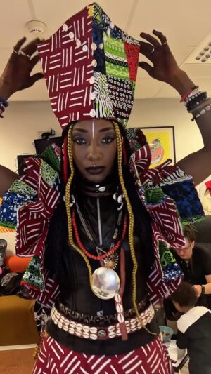 Fatoumata Diawara Instagram - Ensemble, fortes et libres 💜✨ Aujourd’hui et tous les jours, célébrons les femmes, leurs luttes et leurs victoires !
La musique est un moyen puissant de porter nos voix, de célébrer nos luttes et nos victoires. 🎶💪🏾❤️

Merci @stereolux_scopitone j’ai ressenti toute cette énergie, ce partage, cette force collective. Merci du fond du cœur pour cette belle soirée ! 

Je continuerai à chanter pour l’amour, la liberté et l’espoir, toujours. ❤️❤️❤️

#journeeinternationaledesdroitsdesfemmes #internationalwomensrightsday #internationalwomensday