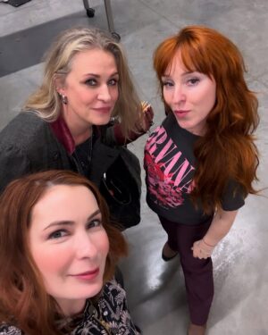 Felicia Day Instagram - Thank you @fanexpocleveland! Had an amazing time with so many friends, haven’t seen this many #supernatural cast together in a while!!!! Ohio you rock!