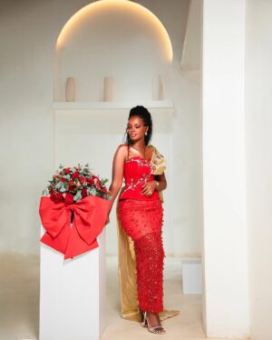 Flavia Tumusiime Instagram - Valentine is coming, here’s our girlfriend , 
The gorgeous NNALONGO @mizzflav ,is ready♥️♥️♥️.

Valentine’s bouquet- @floral_lab_kampala 
📸- @eazipictures 
Hair - @josehairstylistug 
Hairpiece- Imani ponytail- @mrs.matovu x @taliafros
