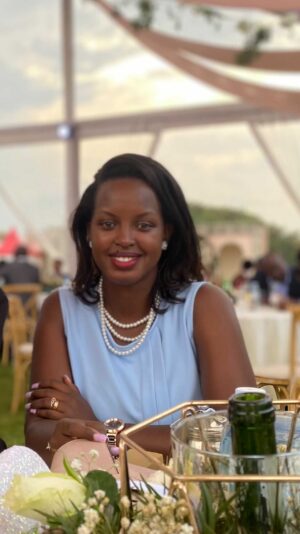 Flavia Tumusiime Instagram - My friend Amooti had a quick lesson for us. 🤣🤣

In other important news, apply for MTN shares for as low as 100,000/-. And when you apply using MTN Mobile Money, you get 10 free extra shares, for every 100 shares you apply for. Dial *165*65#