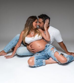 Flaviana Seeling Instagram - Feliz día del amor en todas sus formas 😍!!! Amor de pareja , amor de familia , amor propio, amor a los demás , amor por nuestros hijos , amor de amigos , a nuestros animalitos y los enamorados de la vida !!!! 
Un día para nosotros Especial!!! @orlando_carmona eres mi vida entera, gracias 🙏🏼 por tu amor incondicional ❤️, por amar nuestra familia , por apoyarme en cada proyecto , por trabajar juntos por nuestros sueños y metas , por ser este hombre luchador que da todo por nosotros !!! Vamos por más , vamos por este hijo amado , vamos por ayudar a mucha gente lograr sus propósitos !!!! 

Fotos @darwin.burdiles 

Feliz día mi gente hermosa !!!! ❤️‍🔥❤️❤️‍🔥❤️❤️‍🔥❤️❤️‍🔥❤️