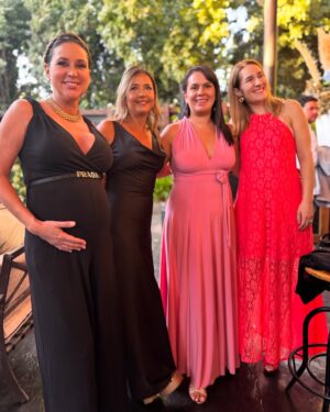Flaviana Seeling Instagram - Primera salida oficial con nuestra pancita !!!! Matrimonio de nuestros amados amigos !!!! @sofi.vsg @lazoantonioaguilera 
Mi enterito amado es de @madremia.cl 😍