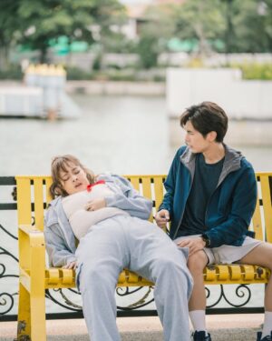 Fonthip Watcharatrakul Instagram - น้องครีม คุณตุลย์เสิร์ฟแล้ววว ใครได้ดูบ้างค้าาา สนุกไหมค้าขอเสียงโหน่ยย #รักสลับลาย