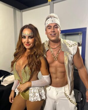 Francini Amaral Instagram - Gracias Lima 🇵🇪❤️ 

Fue una noche mágica y con un hermoso reencuentro!!! 
Lo pasamos increíble!!! 
Gracias por todo el apoyo y el cariño de todos ustedes ❤️

Gracias @brendacarvalhoaxe por volver a compartir escenario con nosotros 🫶🏼 parece que fue ayer, cuando entraste al grupo para reemplazar a @flavianaseeling en la gira internacional mientras estaba embarazada, y la historia volvió a repetirse 20 años después ❤️♾️

Axe lovers forever 🫶🏼

@bruno_zaretti @franciniamaral 

#axebahia #giraaxebahia