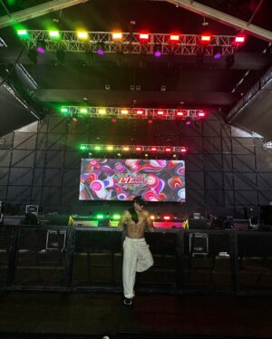 Francini Amaral Instagram - Gracias Lima 🇵🇪❤️ 

Fue una noche mágica y con un hermoso reencuentro!!! 
Lo pasamos increíble!!! 
Gracias por todo el apoyo y el cariño de todos ustedes ❤️

Gracias @brendacarvalhoaxe por volver a compartir escenario con nosotros 🫶🏼 parece que fue ayer, cuando entraste al grupo para reemplazar a @flavianaseeling en la gira internacional mientras estaba embarazada, y la historia volvió a repetirse 20 años después ❤️♾️

Axe lovers forever 🫶🏼

@bruno_zaretti @franciniamaral 

#axebahia #giraaxebahia