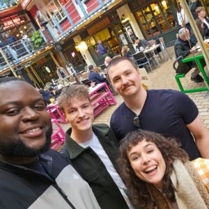 Frankie Ward Instagram - Yesterday I cracked out a suit and went to support Mr @surveytech_ at the US Embassy(!), then went to celebrate the birthday of @leven2k with @minimineryt and @reisshub

Sun shone, two women said they liked my suit (@nobodyschild from 2022) and all in all it was a lush day!