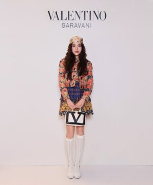 Freen Sarocha Instagram - What do you think of my outfit? 👗✨🥰
At @maisonvalentino EmQuartier’s new store opening. 

#ValentinoAvantLesDébuts 
#VALENTINOGARAVANI #VivaSuperstarBag
