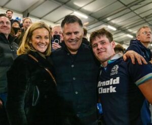 Gabby Logan Instagram - Edinburgh you are a beaut.
@kennylogan11 @reuben_logan @alidoesmakeup 
@scotlandteam @kerrynortongriffith @johnbarc @jiffyrugby @amyirving 

NB - coat by Scotland’s finest @johnstonsofelgin