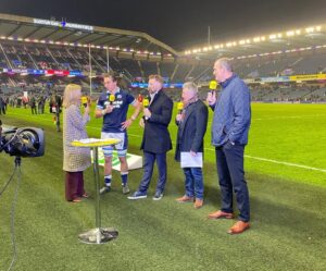 Gabby Logan Instagram - Edinburgh you are a beaut.
@kennylogan11 @reuben_logan @alidoesmakeup 
@scotlandteam @kerrynortongriffith @johnbarc @jiffyrugby @amyirving 

NB - coat by Scotland’s finest @johnstonsofelgin