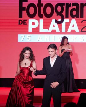 Gabriela Andrada Instagram - Anoche en los Fotogramas de Plata con el vestido de mis sueños 🌹
Mil gracias 
@fotogramas_es 
@tousjewelry 
@antoniomarrasofficial 
@narsissist 
@lorealpro 
@capelliercapellier 
@robertomelonimua 
@luciadelriomanagement @viewmanagement @alessandra_famu