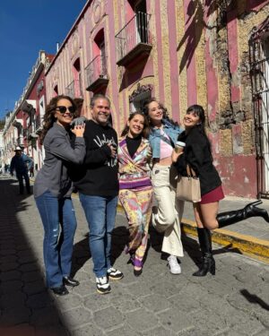 Gabriela Carrillo Instagram - Muchas gracias mi querido @royrojasproductor por darme la oportunidad de interpretar a Cassandra Ávila, y sobre todo por dejarme meter el tema de @kprichosasmx en la novela 😀 
Fue un honor estar en este gran proyecto, con grandes compañeros, y sobre todo en un ambiente tan increíble como fue el que se hizo gracias a la buena vibra que cada uno ponía! Se acaba hoy esta gran historia pero vendrán muchas más y ojalá volvamos a coincidir! 🩷🩷🩷 
Gracias, Gracias, Gracias