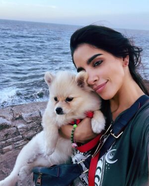 Gabriela Sari Instagram - se hace el lindo y nosotras nos derretimos 🫠Nube te dejamos chino de tantas fotos ! Te amamos bebé 🐾🤍🌊😍