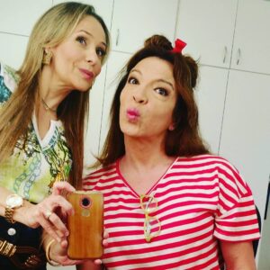 Gabriela Toscano Instagram - Haciendo Boquita con @lizytagliani en Maquillaje.