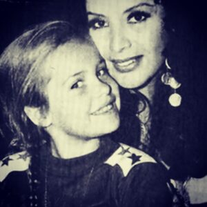 Gabriela Toscano Instagram - #Hasta siempre Coca,tu persona quedó guardada en mi memoria de niña.