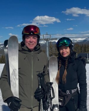 Gabrielle Anwar Instagram - Cheers! I skied those bumps! With my @shareefmalnik conducting!!