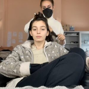 Gaia Girace Instagram - “Girasoli” è finalmente su @skyitalia @nowtvit ❤️
La salute mentale è un tema che mi sta molto a cuore e ho dato totalmente anima e corpo a Lucia per rappresentare al massimo il disagio e la sofferenza che tanti bambini e tante persone hanno vissuto in quegli anni e che tanti continuano a vivere ancora oggi.
Volevo ringraziare con tutto il cuore
@catrinelmarlon per avermi affidato questo personaggio coraggioso e per essere stata sempre attenta e premurosa
@leif_jou e @daniela.tosco fondamentali per costruire insieme Lucia in tutte le sue sfumature
@mariarosaria.mingione @davide_cirri @angelacurri_ @pietrogiull e tutti i bambini per essere stati dei meravigliosi compagni di viaggio
@monicaguerritore e Pietro Ragusa per me sono state due guide preziosissime.
A tutti i reparti che hanno fatto un lavoro di gruppo incredibile!
È stata una grande fortuna condividere questo set con tutti voi, grazie grazie grazie!🍀